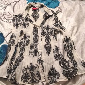 Beautiful white and black Shirt‼️